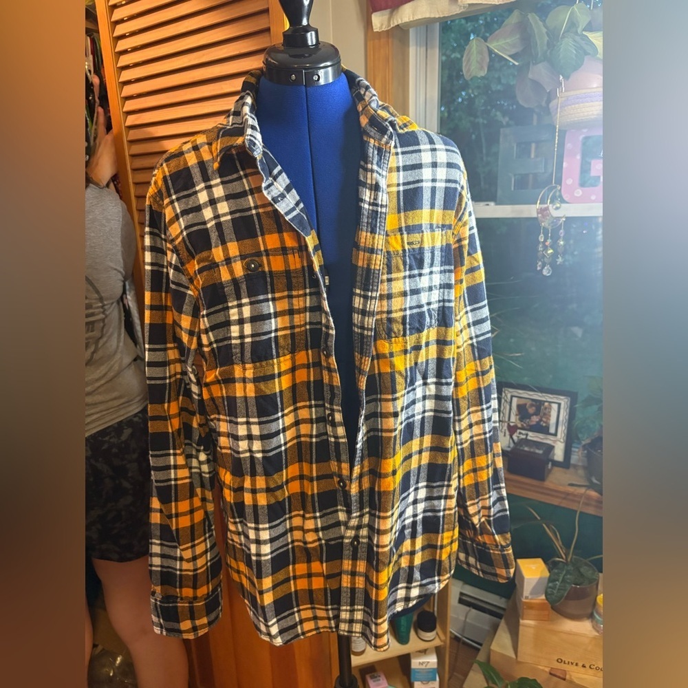 American Eagle Outfitters Yellow and Black Plaid Flannel Shirt